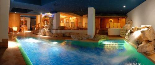 Eco Wellness Hotel Notre Maison Конье Экстерьер фото