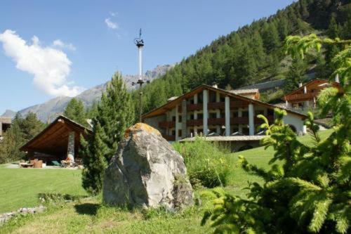 Eco Wellness Hotel Notre Maison Конье Экстерьер фото