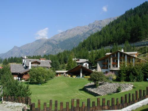 Eco Wellness Hotel Notre Maison Конье Экстерьер фото