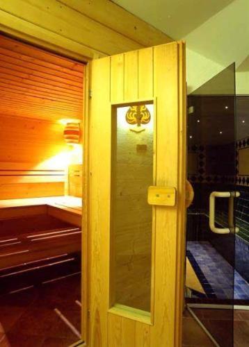 Eco Wellness Hotel Notre Maison Конье Экстерьер фото
