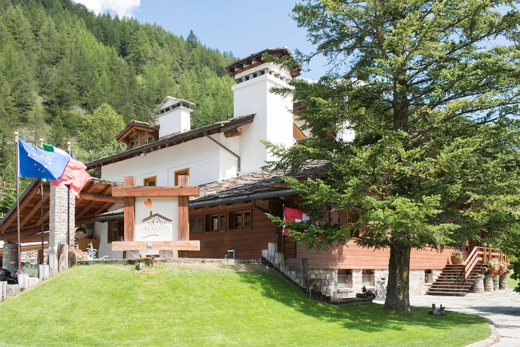 Eco Wellness Hotel Notre Maison Конье Экстерьер фото