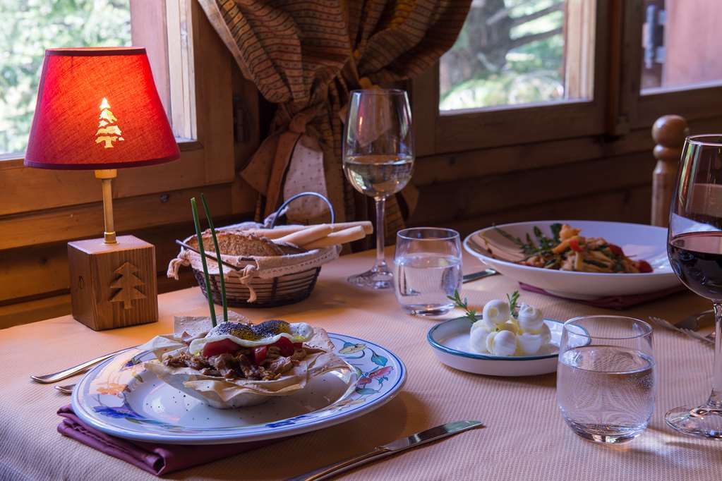 Eco Wellness Hotel Notre Maison Конье Ресторан фото